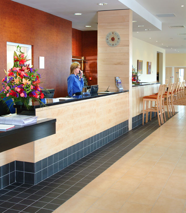 Holiday Inn Express Antrim By Ihg Interior foto